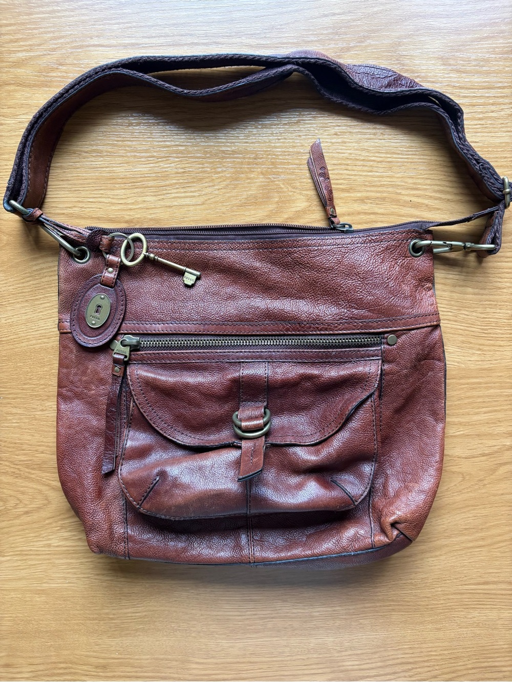 Vintage Fossil Distressed Brown Leather Shoulder Bag with Front Pocket